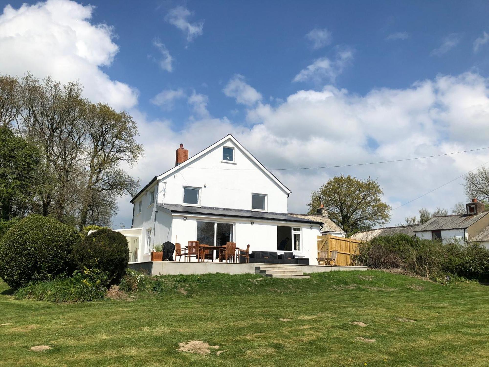 Ffynnonddewi Llandygwydd Villa Cenarth Exterior photo